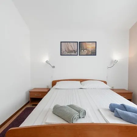 Amazing In With Kitchen Apartment