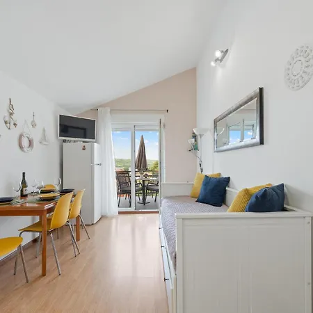 Amazing In With Kitchen Apartment *
