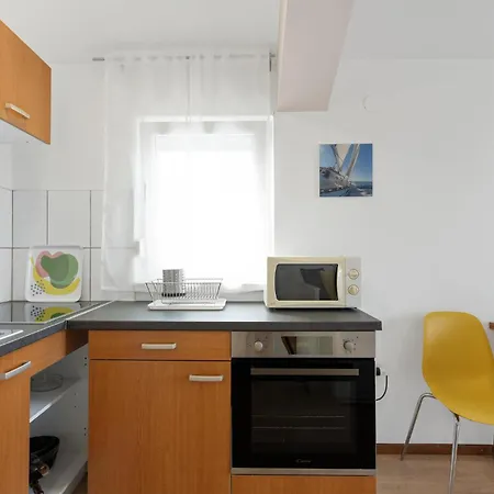 Apartmán 1 Bedroom Amazing In Pirovac