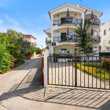 1 Bedroom Amazing In Appartement *