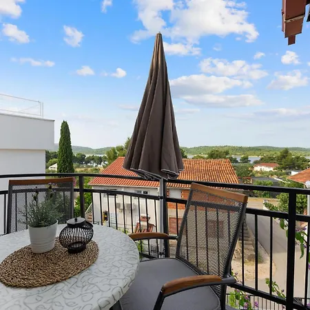 1 Bedroom Amazing In Pirovac